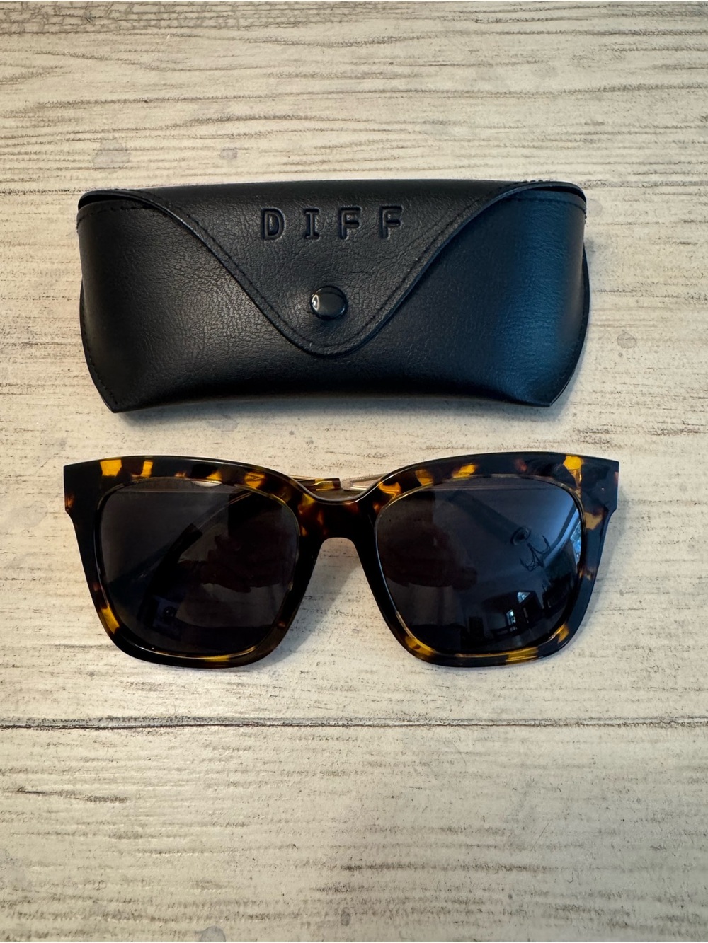 DIFF Bells Tortoise Square Sunglasses - Black Lenses. Like NEW !